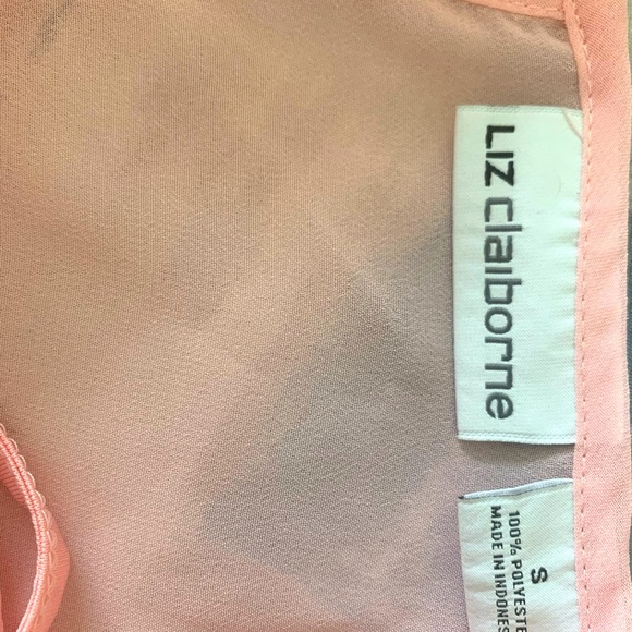 Woman’s Shortsleeve Floral Top - Picture 3 of 3